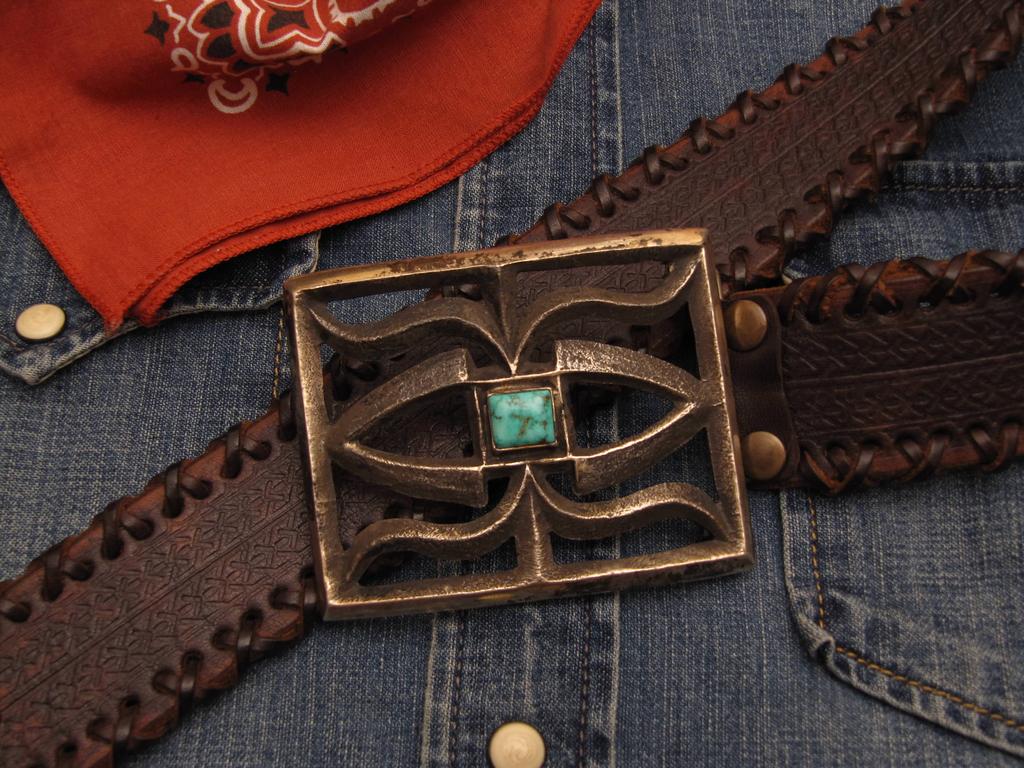 Mystery belt shop buckle